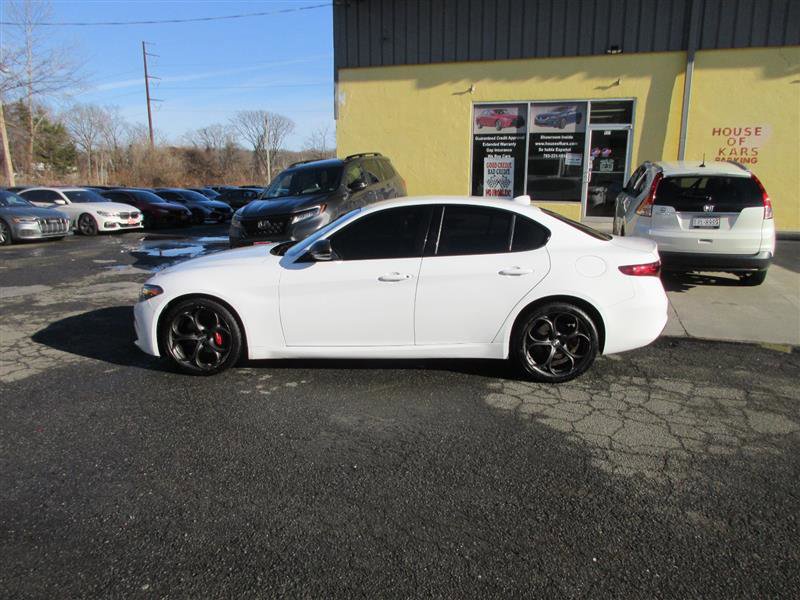 Used 2019 Alfa Romeo Giulia AWD image 2