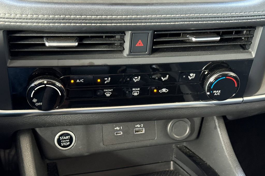 Used 2023 Nissan Rogue S image 28