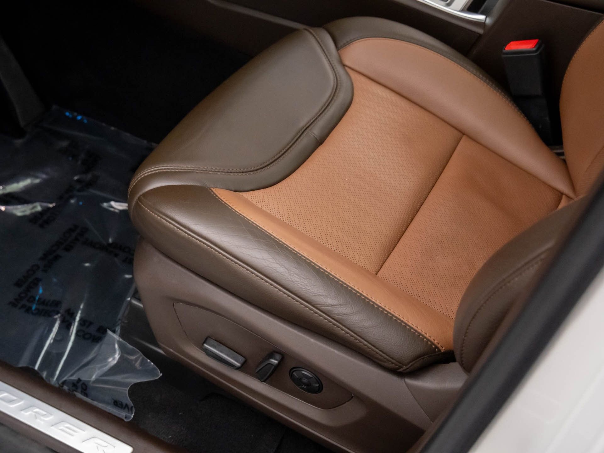 Used 2021 Ford Explorer King Ranch w/ Premium Technology Package image 19