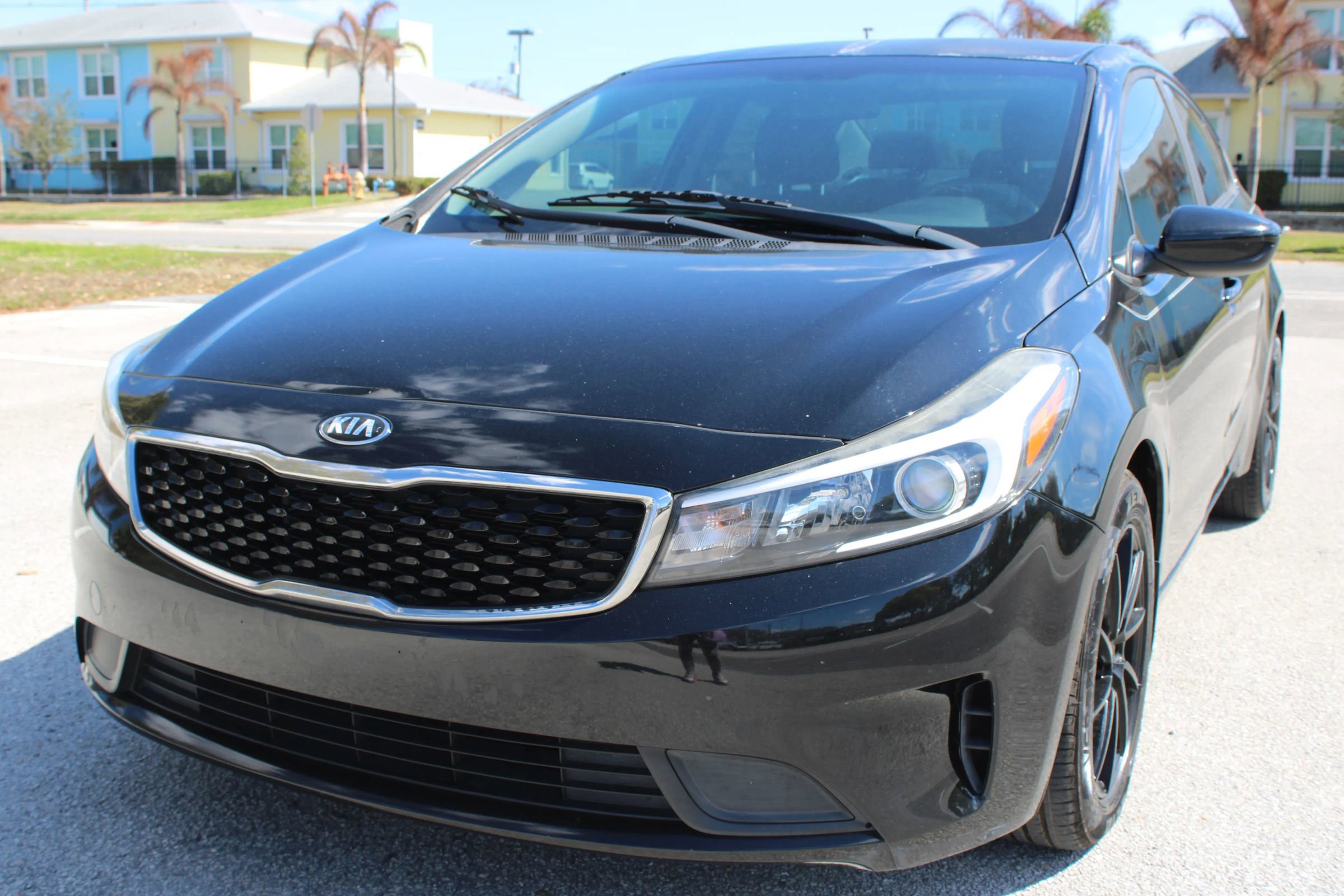 Used 2017 Kia Forte LX image 2