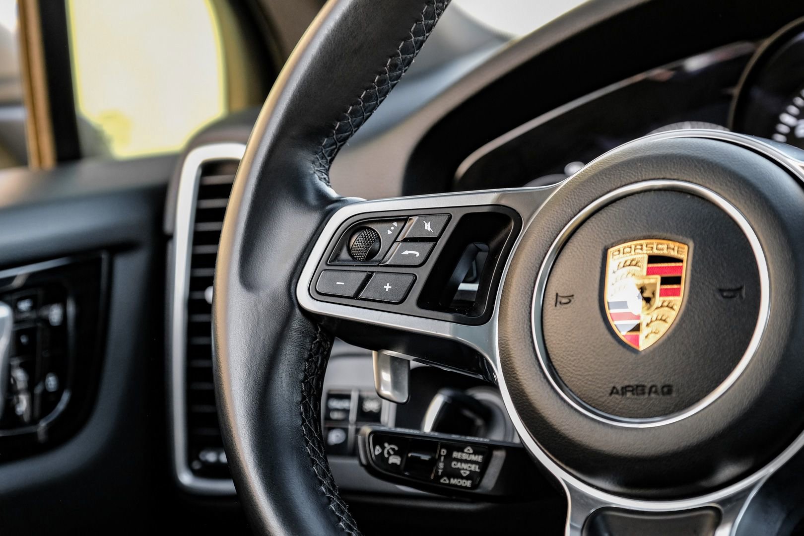 Used 2020 Porsche Cayenne image 16