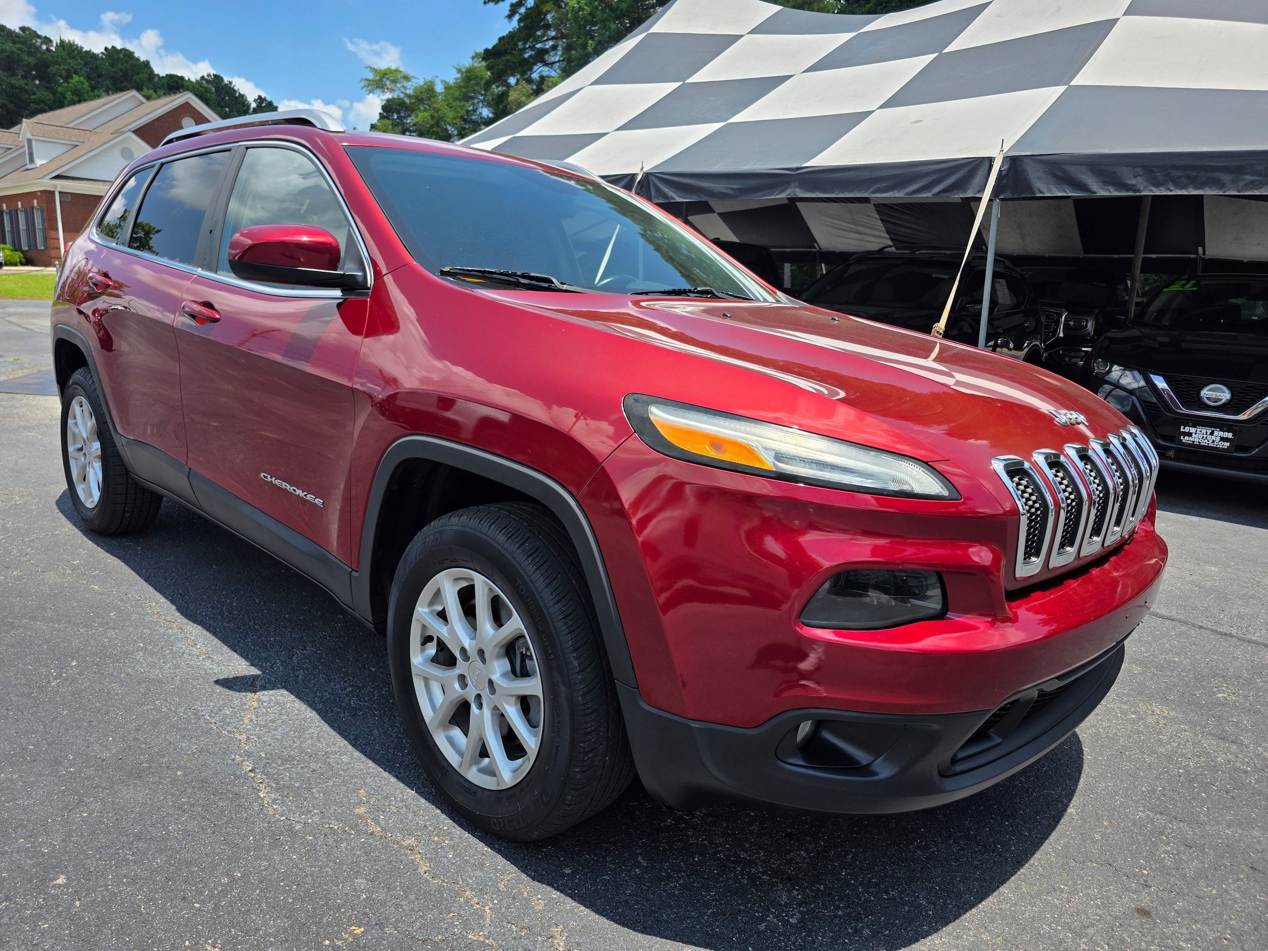 Used 2014 Jeep Cherokee Latitude w/ Cold Weather Group AWD/4WD image 3