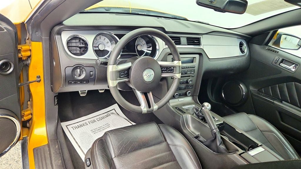 Used 2010 Ford Mustang Coupe RWD image 12