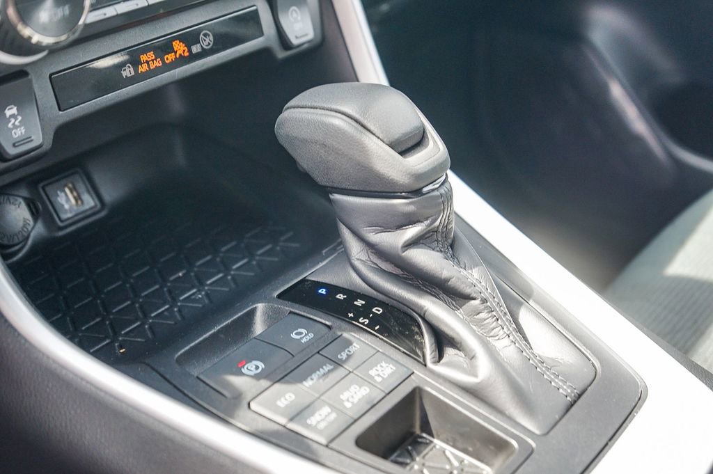 Used 2025 Toyota RAV4 XLE image 21