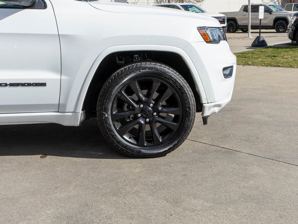 Used 2017 Jeep Grand Cherokee Altitude image 37