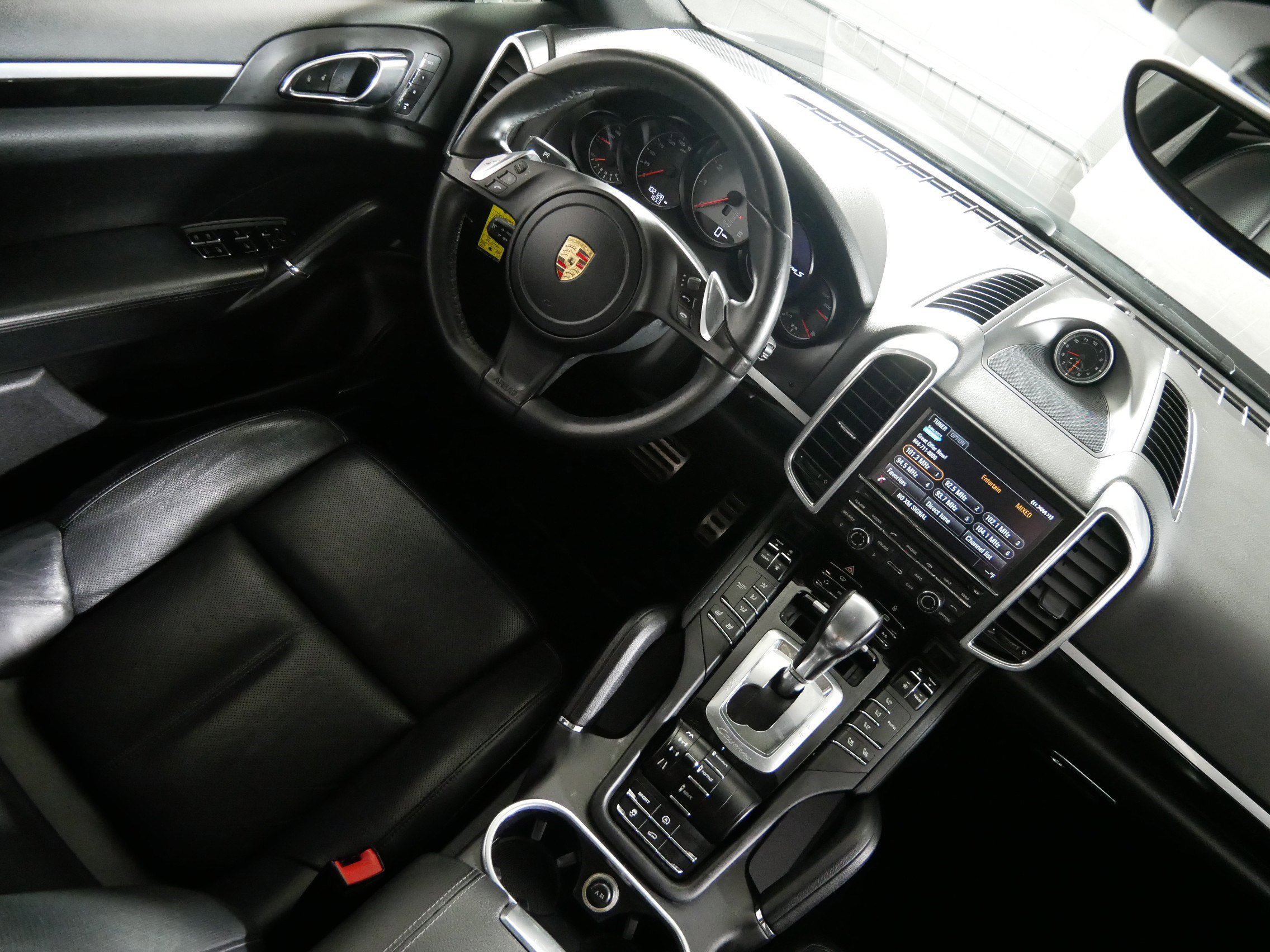 Used 2013 Porsche Cayenne S image 9