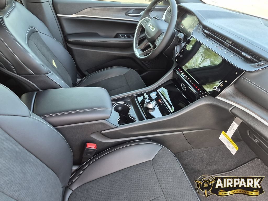 New 2026 Jeep Grand Cherokee Altitude AWD/4WD image 24