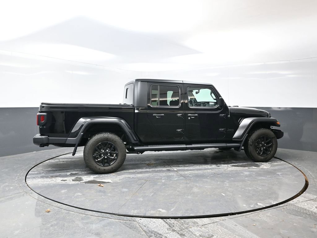 Used 2023 Jeep Gladiator Sport image 4