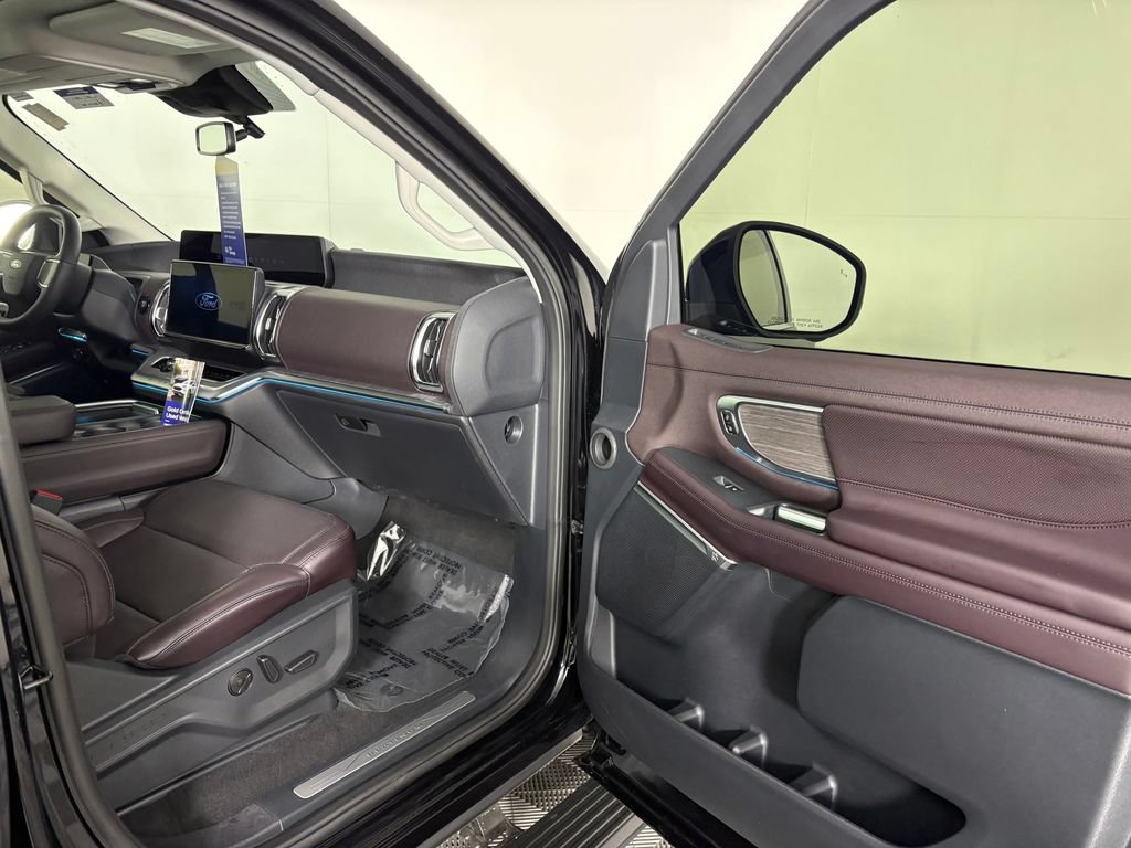 Certified 2026 Ford Expedition Max Platinum w/ Platinum Ultimate Package AWD/4WD image 40