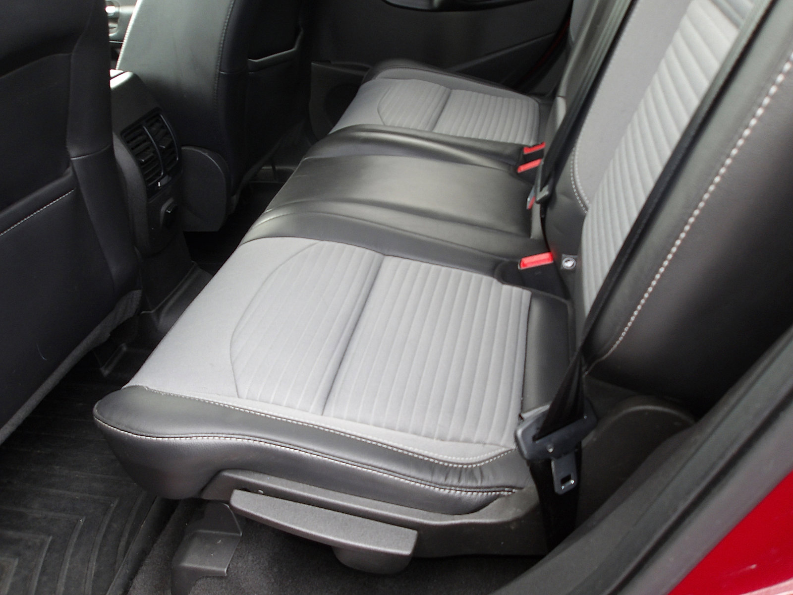 Used 2019 Ford Escape SE image 14