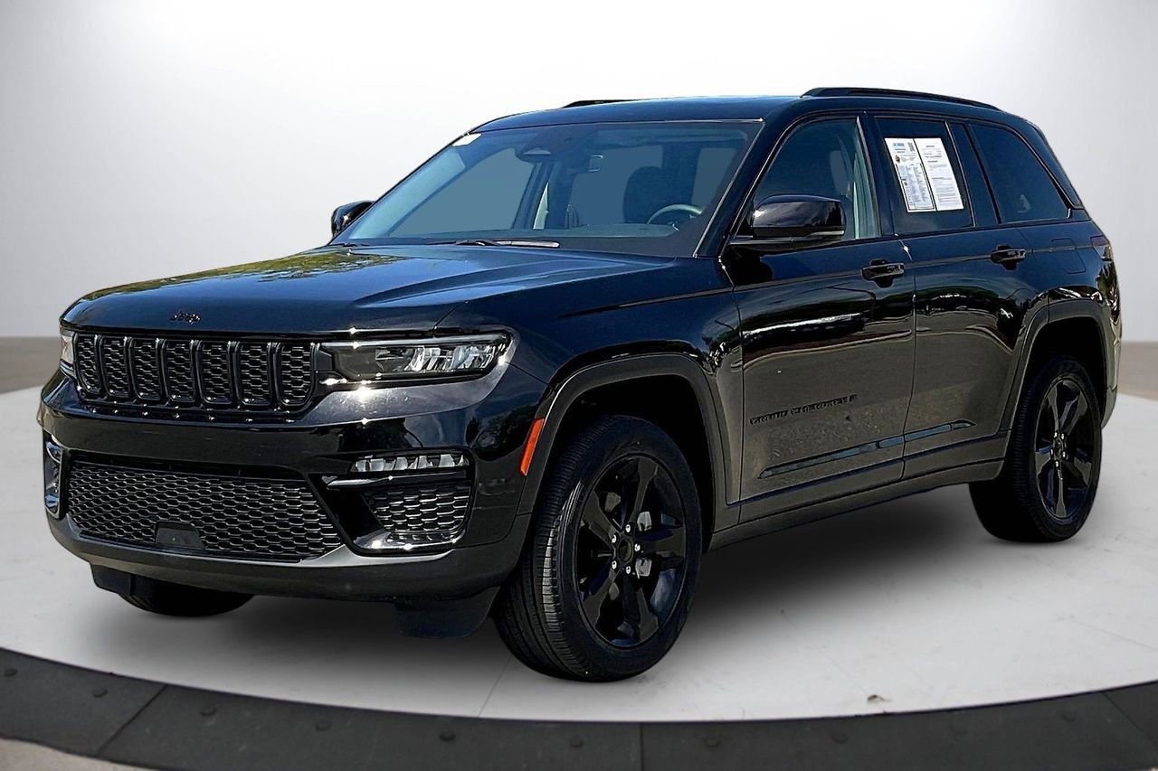 Used 2023 Jeep Grand Cherokee Limited w/ Black Appearance Package image 4