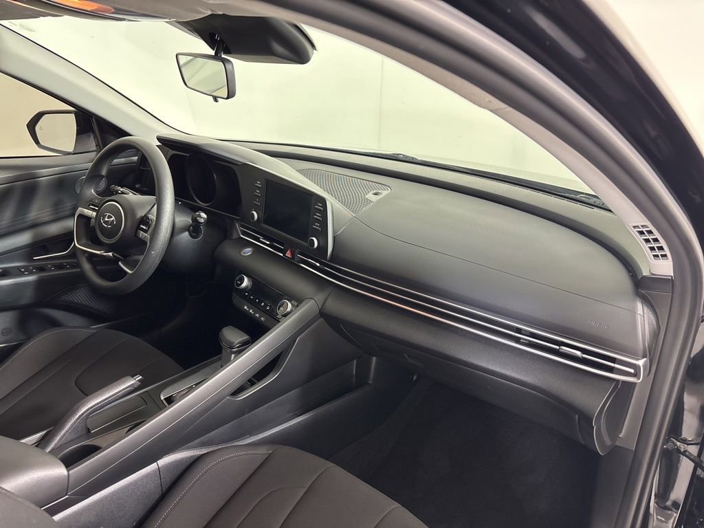 Used 2023 Hyundai Elantra SEL image 13