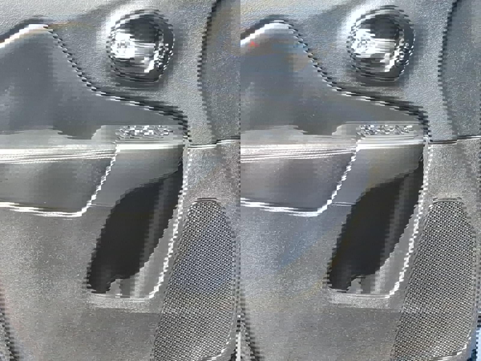 Used 2021 Jeep Cherokee Limited w/ Trailer Tow Group image 14