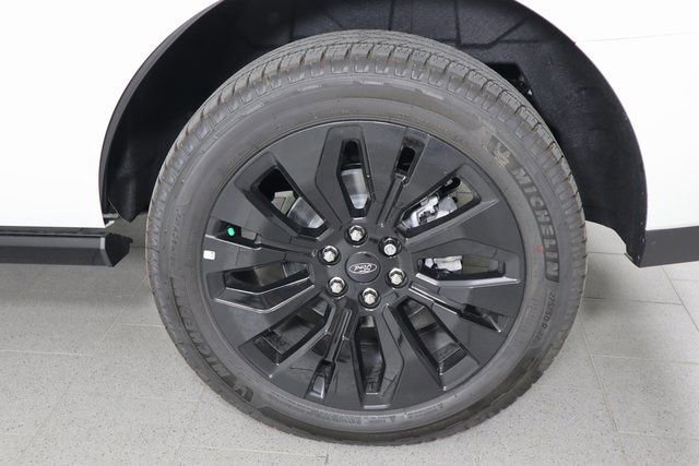 New 2025 Ford Expedition Platinum w/ Stealth Appearance Package image 9