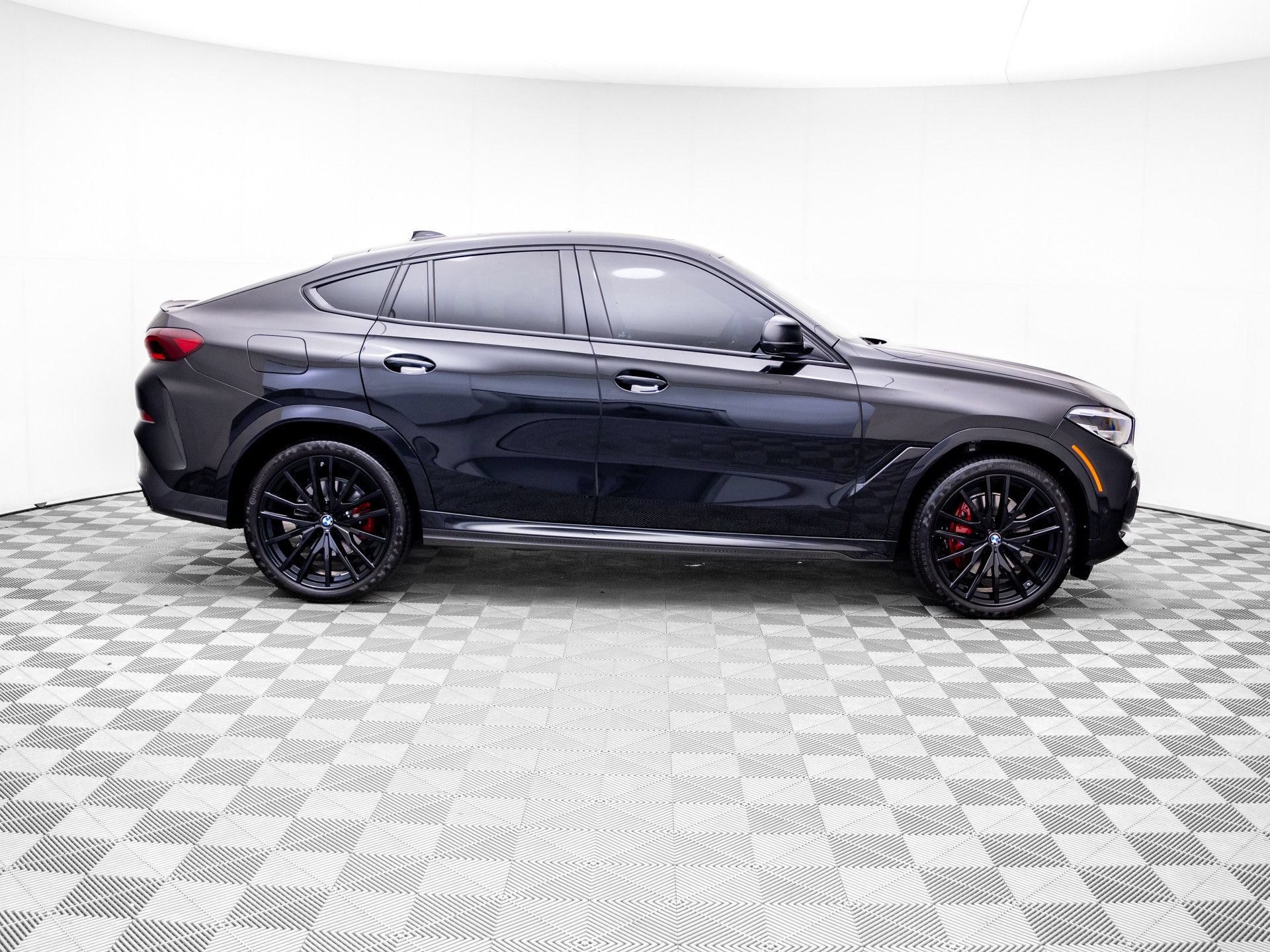 Certified 2023 BMW X6 xDrive40i w/ M Sport Package AWD/4WD image 6