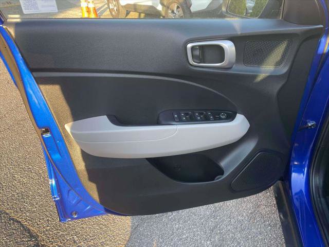 Used 2024 Hyundai Venue SEL FWD image 15