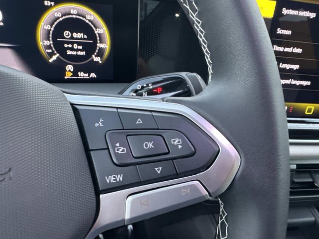 Used 2025 Volkswagen Tiguan SE w/ Panoramic Sunroof Package image 18