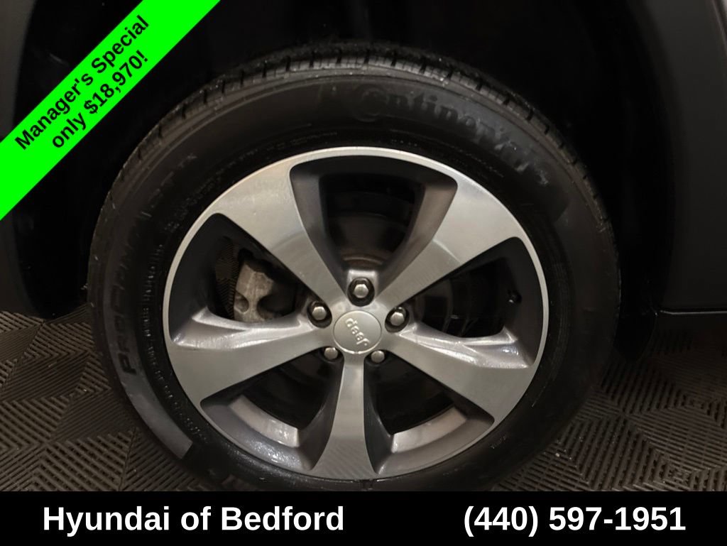 Used 2019 Jeep Cherokee Limited FWD image 28