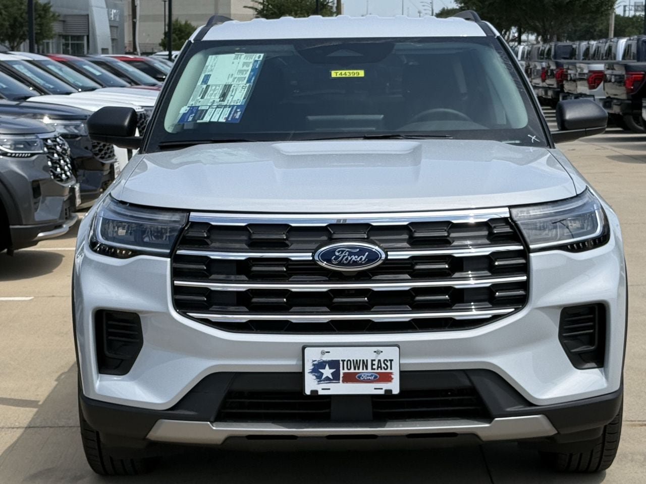New 2026 Ford Explorer Active AWD/4WD image 7