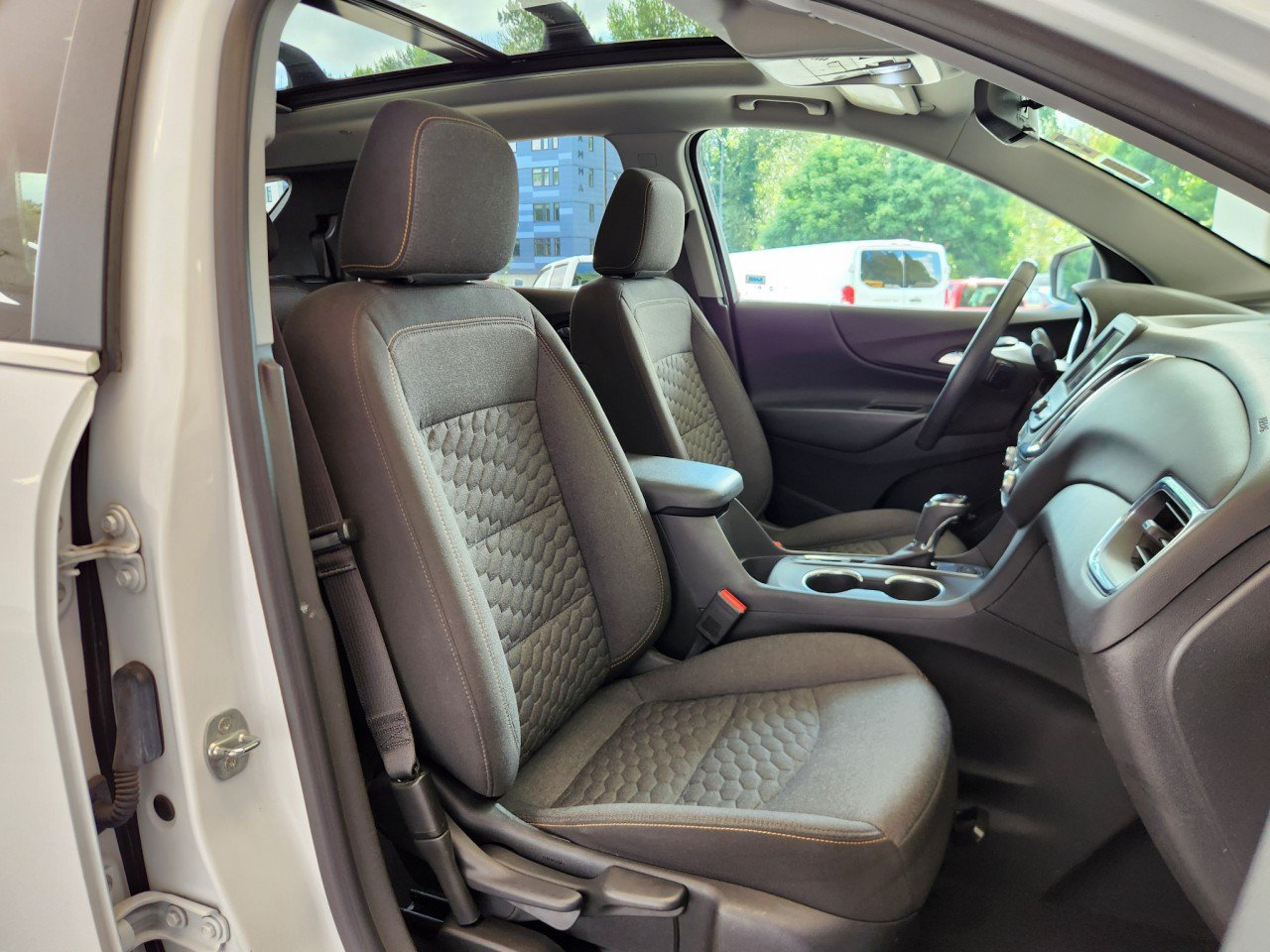 Used 2021 Chevrolet Equinox LT AWD/4WD image 18