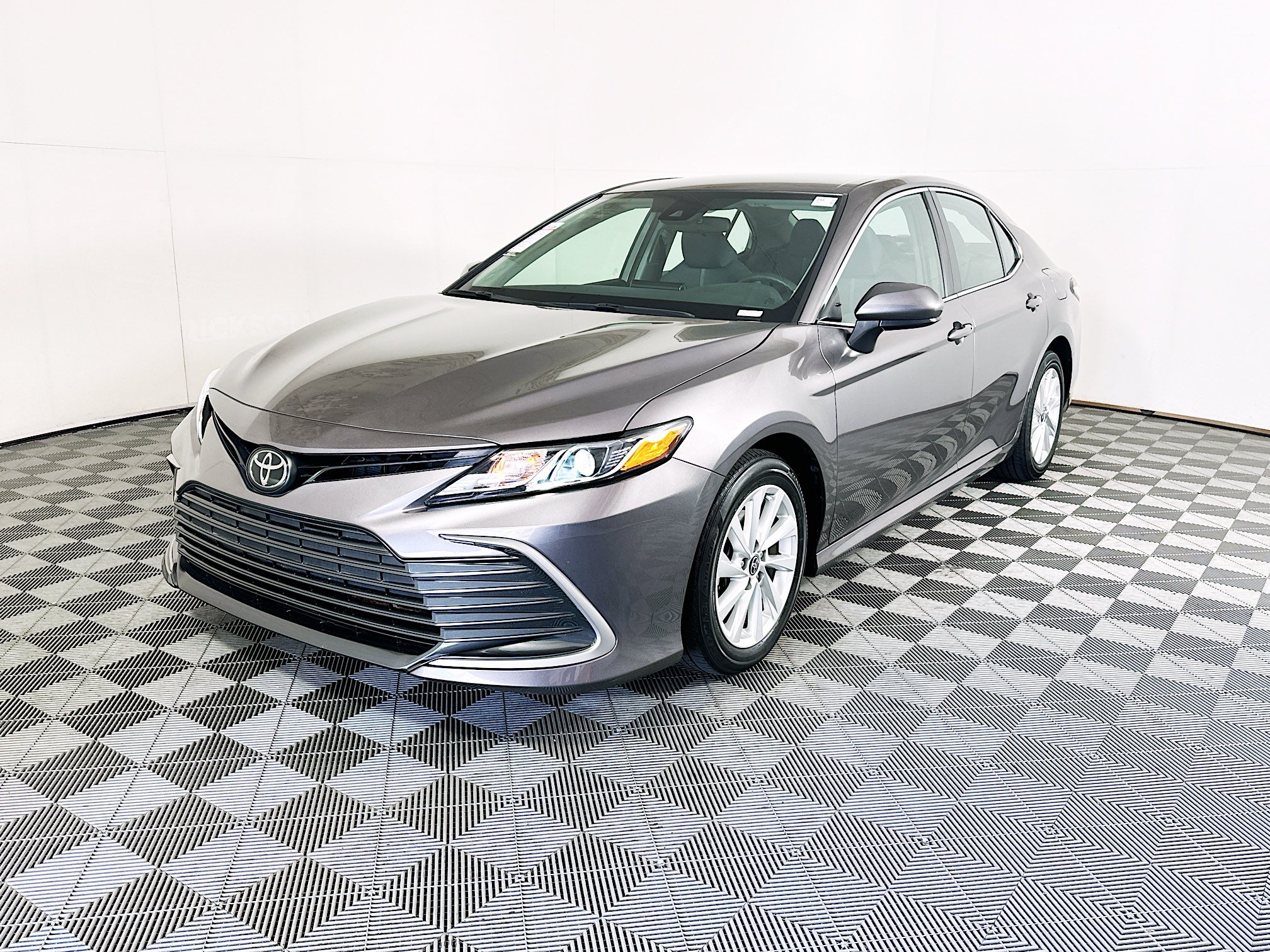 Used 2023 Toyota Camry LE FWD image 7