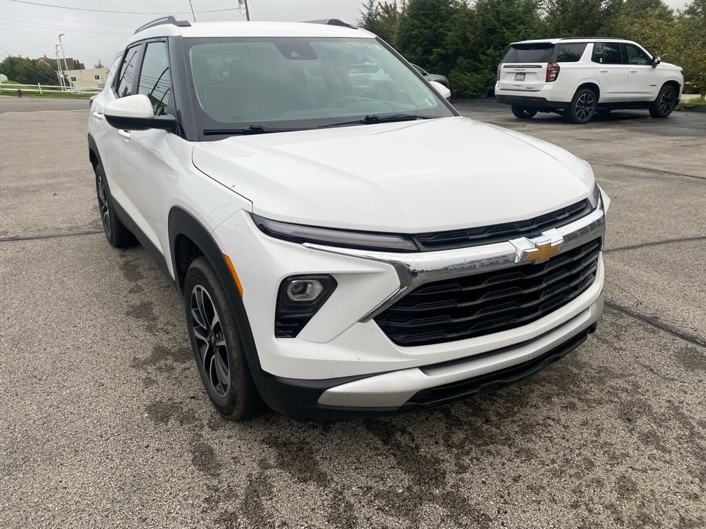 Used 2024 Chevrolet TrailBlazer LT w/ Convenience Package AWD/4WD image 3