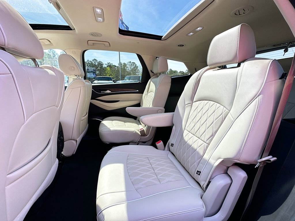 Used 2023 Buick Enclave Avenir w/ Avenir Technology Package FWD image 4