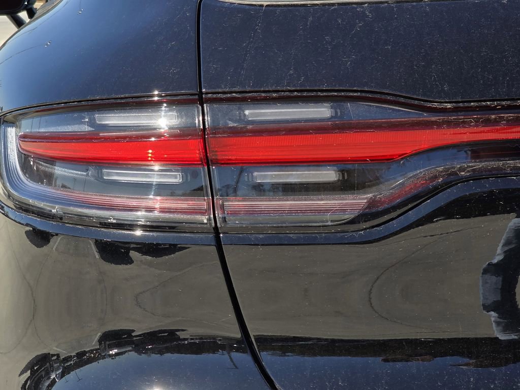 Used 2025 Porsche Macan image 12