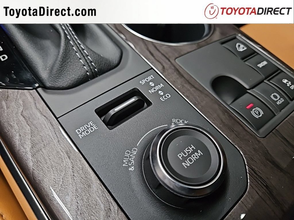 New 2026 Toyota Highlander Platinum AWD/4WD image 17