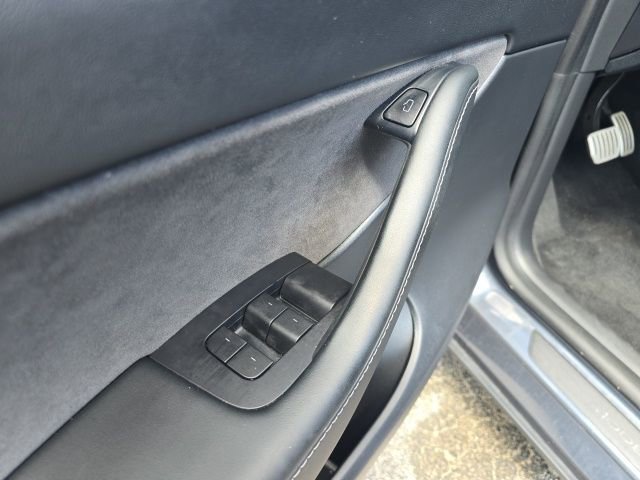 Used 2022 Tesla Model Y Performance image 12