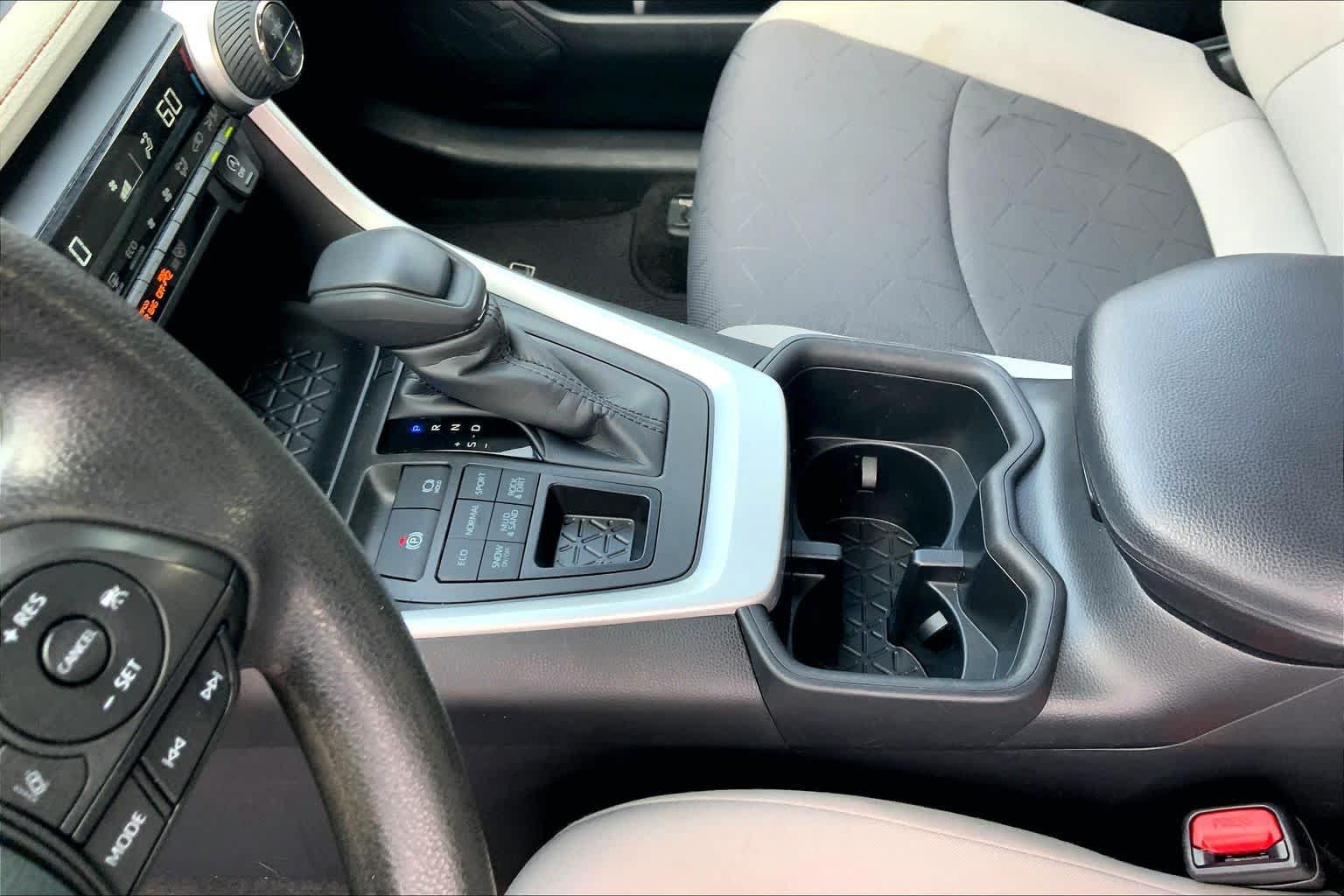 Used 2023 Toyota RAV4 XLE AWD/4WD image 17