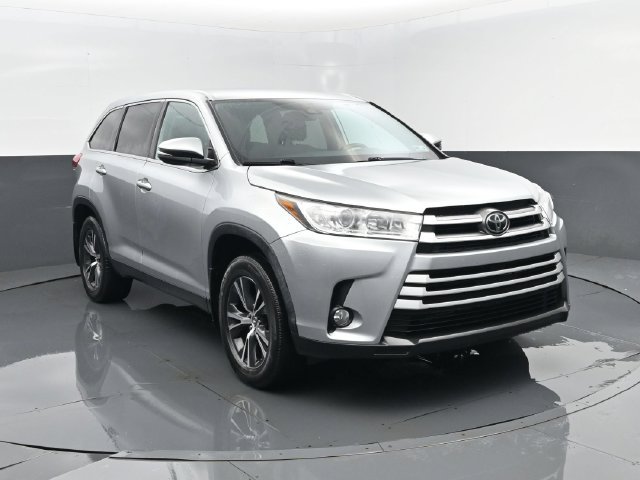 Used 2019 Toyota Highlander Plus AWD/4WD image 3
