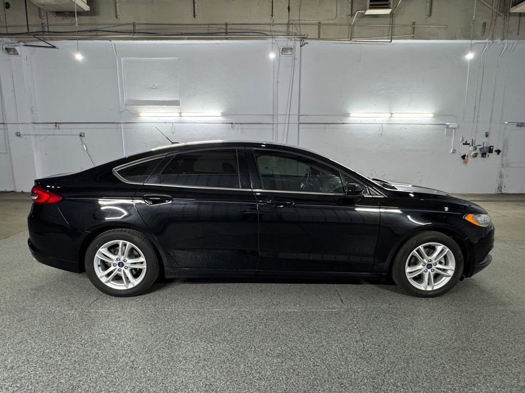 Used 2018 Ford Fusion SE w/ Fusion SE Technology Package FWD image 10