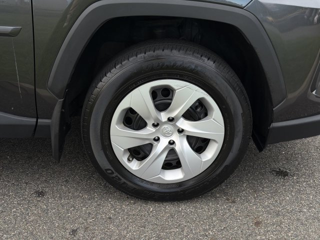 Used 2024 Toyota RAV4 LE AWD/4WD image 13