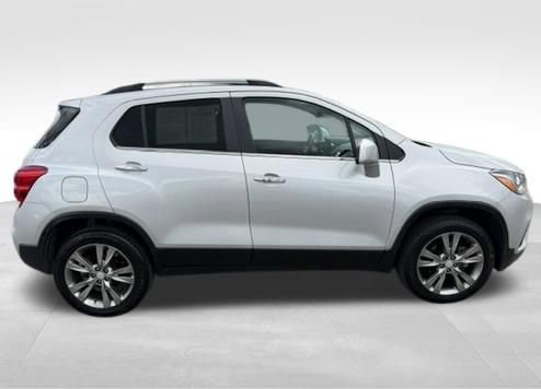 Used 2019 Chevrolet Trax LT w/ Sun & Sound Package image 4