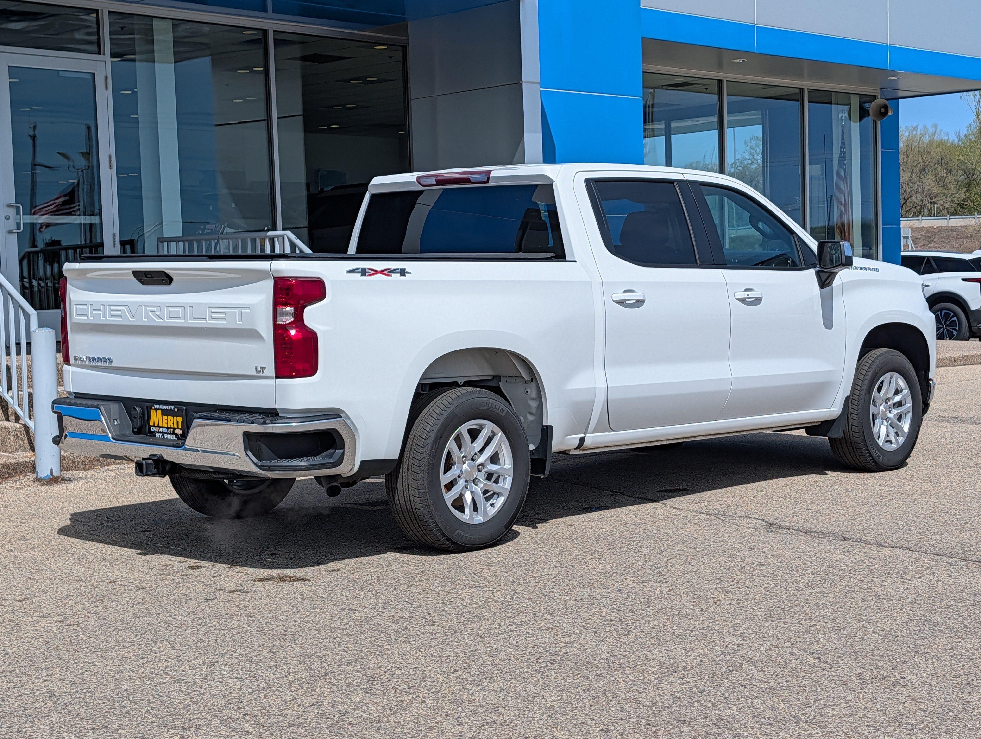 Used 2022 Chevrolet Silverado 1500 LT AWD/4WD image 3