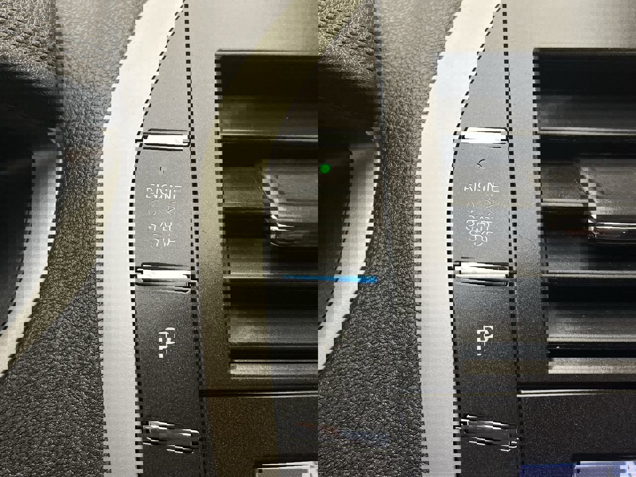 Used 2014 Lincoln MKZ image 22