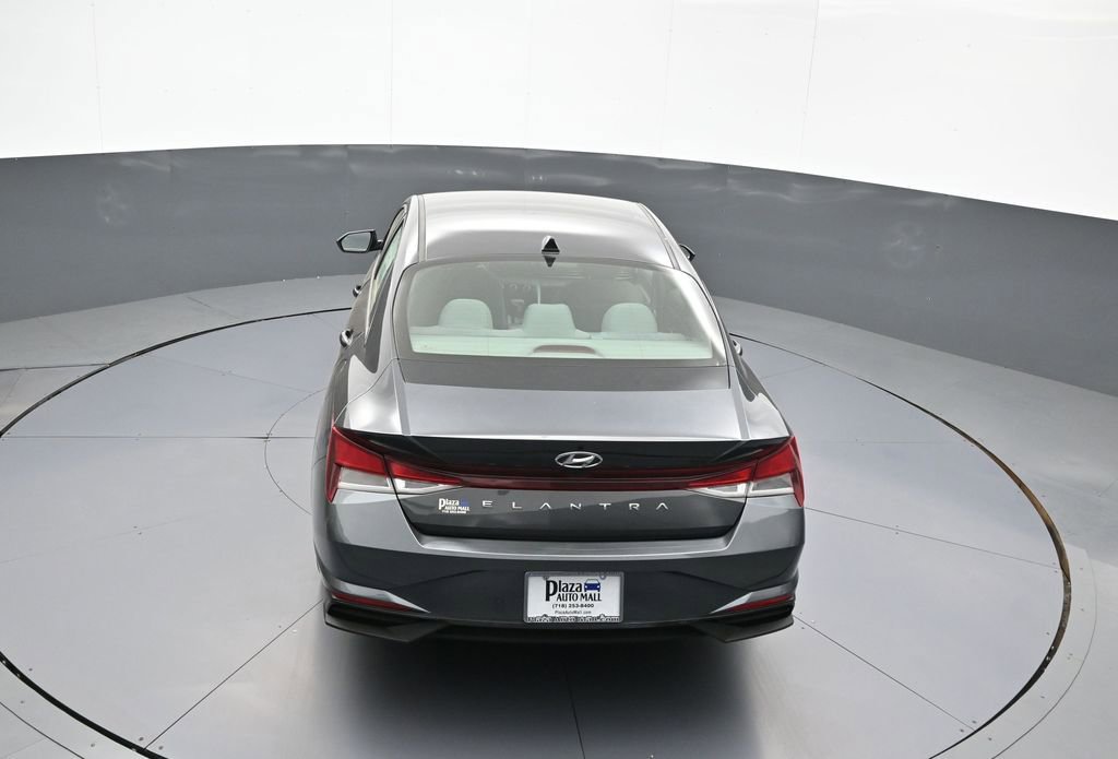 Certified 2021 Hyundai Elantra SE FWD image 38