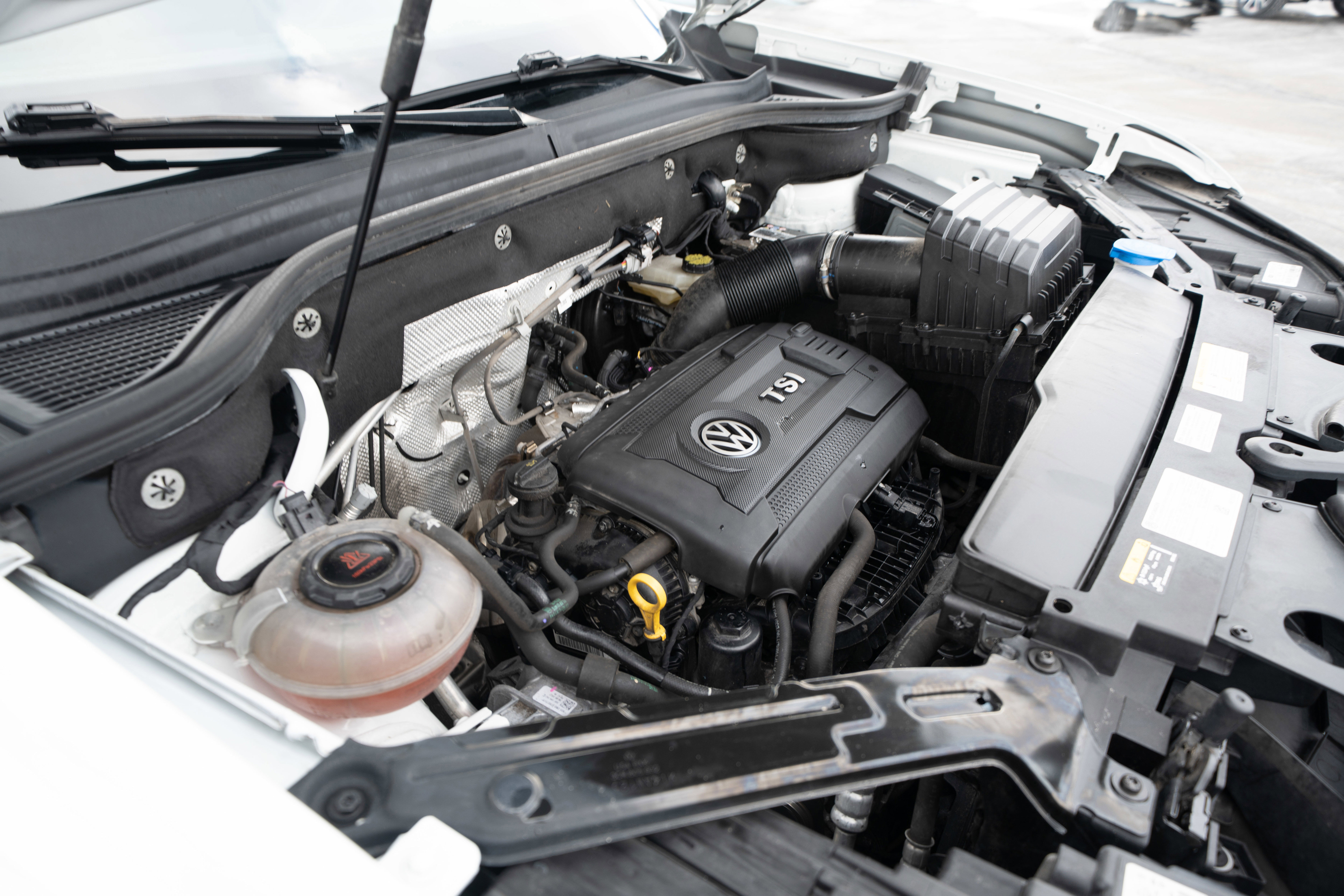 Used 2023 Volkswagen Atlas Cross Sport SE image 32