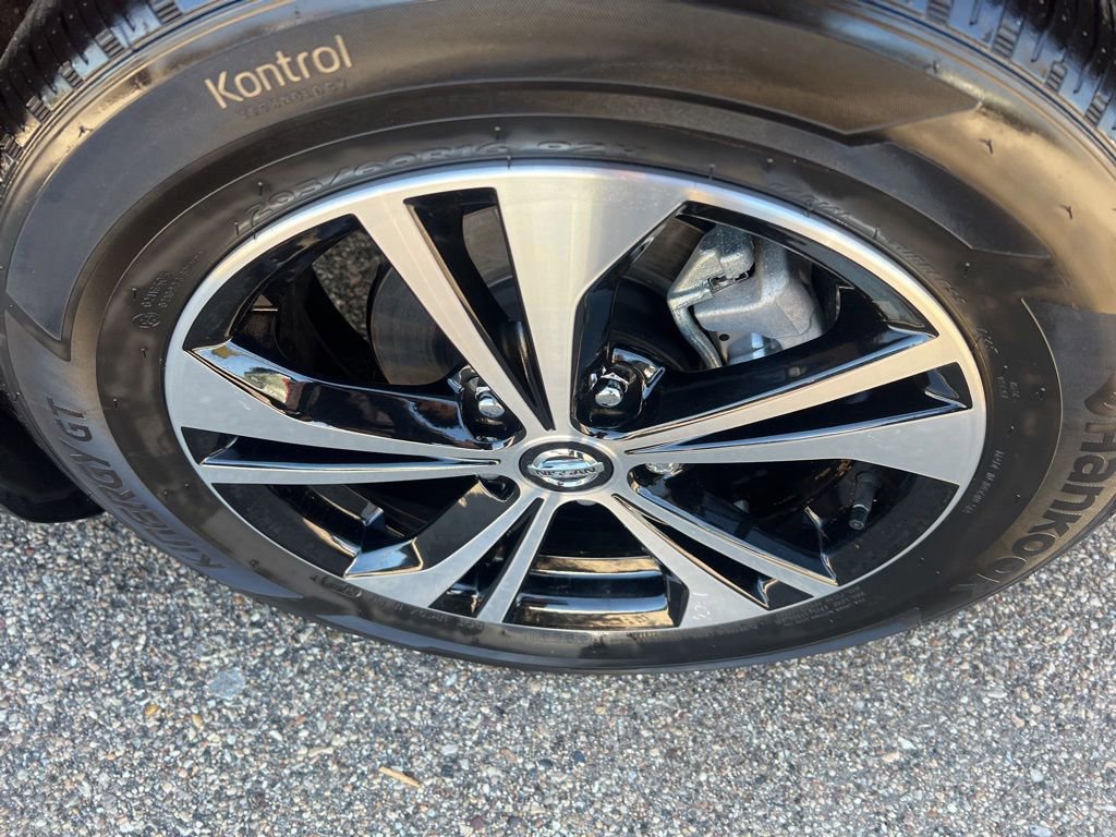Certified 2023 Nissan Sentra SV FWD image 40