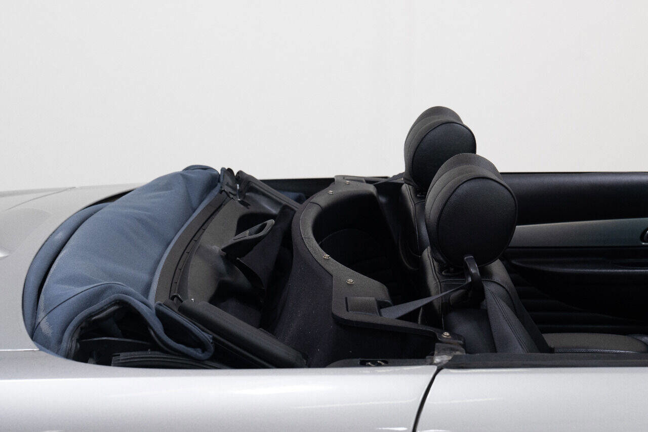 Used 2005 Ford Thunderbird Deluxe image 33