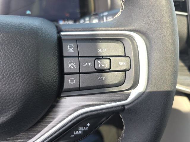Used 2024 Jeep Wagoneer Series III w/ Premium Group I AWD/4WD image 23