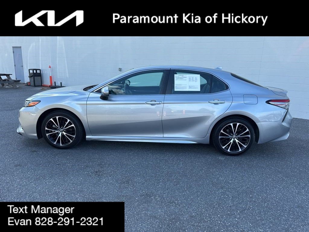 Used 2019 Toyota Camry SE FWD image 4