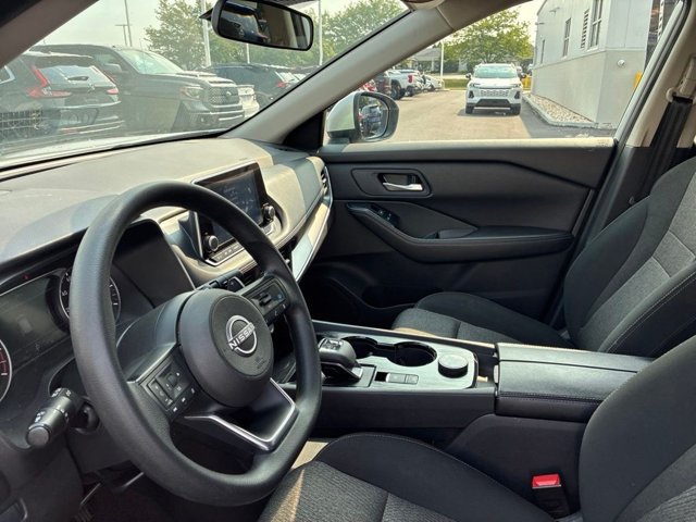 Used 2024 Nissan Rogue SV AWD/4WD image 24