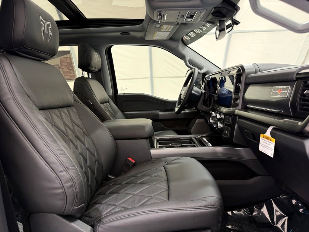 New 2026 Ford F250 Lariat w/ Black Appearance Package image 18