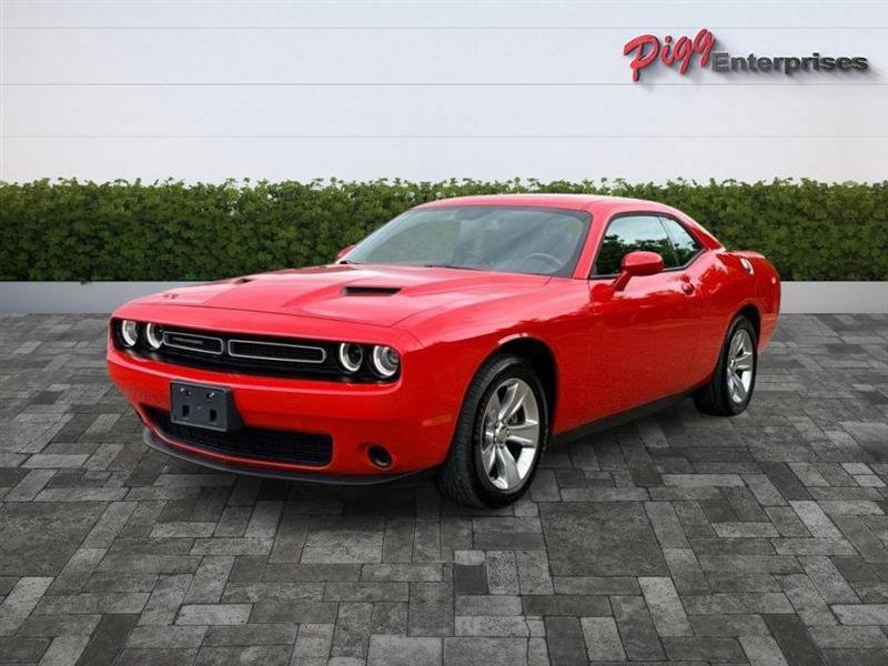 Used 2022 Dodge Challenger SXT RWD image 4