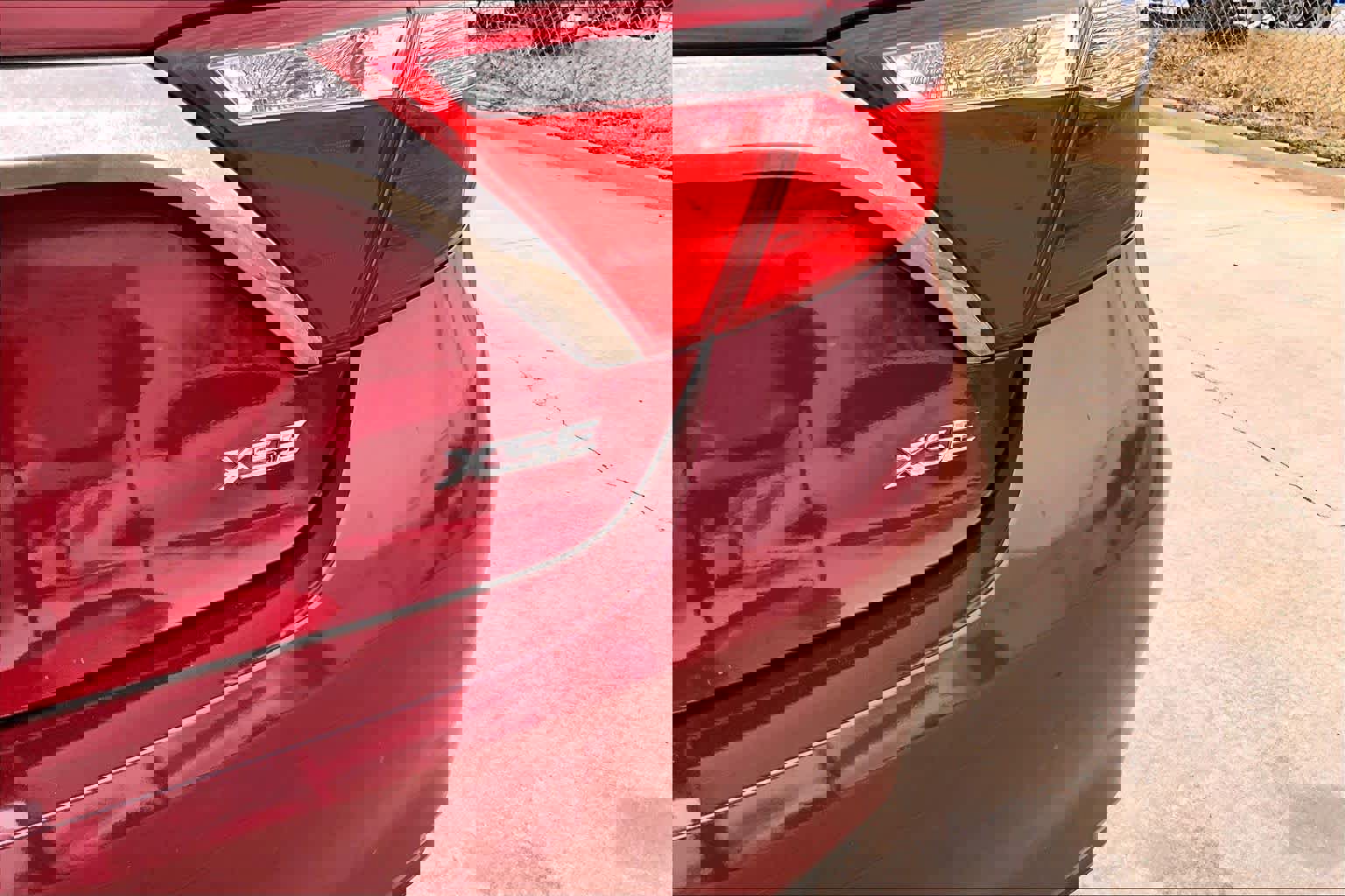 Used 2016 Toyota Camry XSE image 10