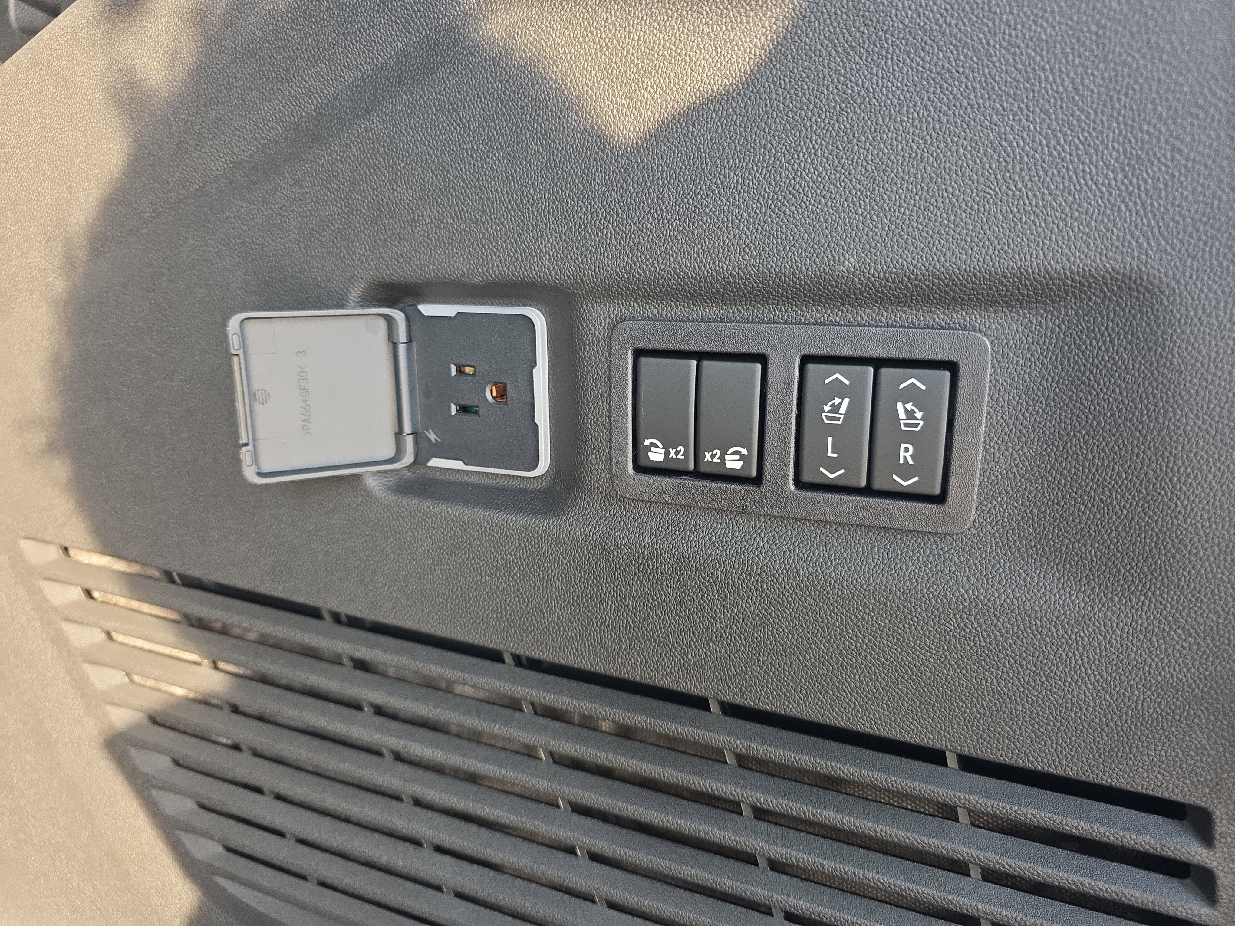 New 2026 GMC Yukon XL Elevation w/ LPO, Floor Liner Package image 17