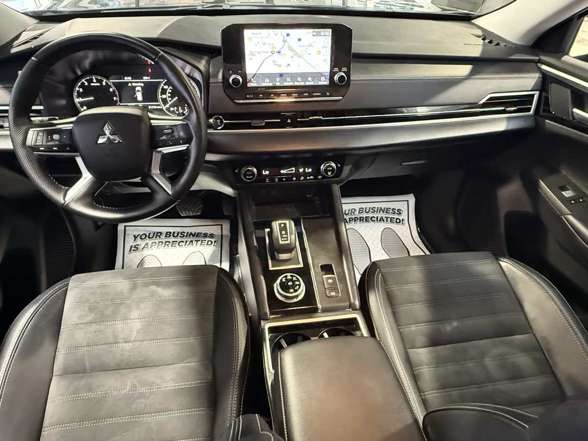Used 2024 Mitsubishi Outlander AWD image 25