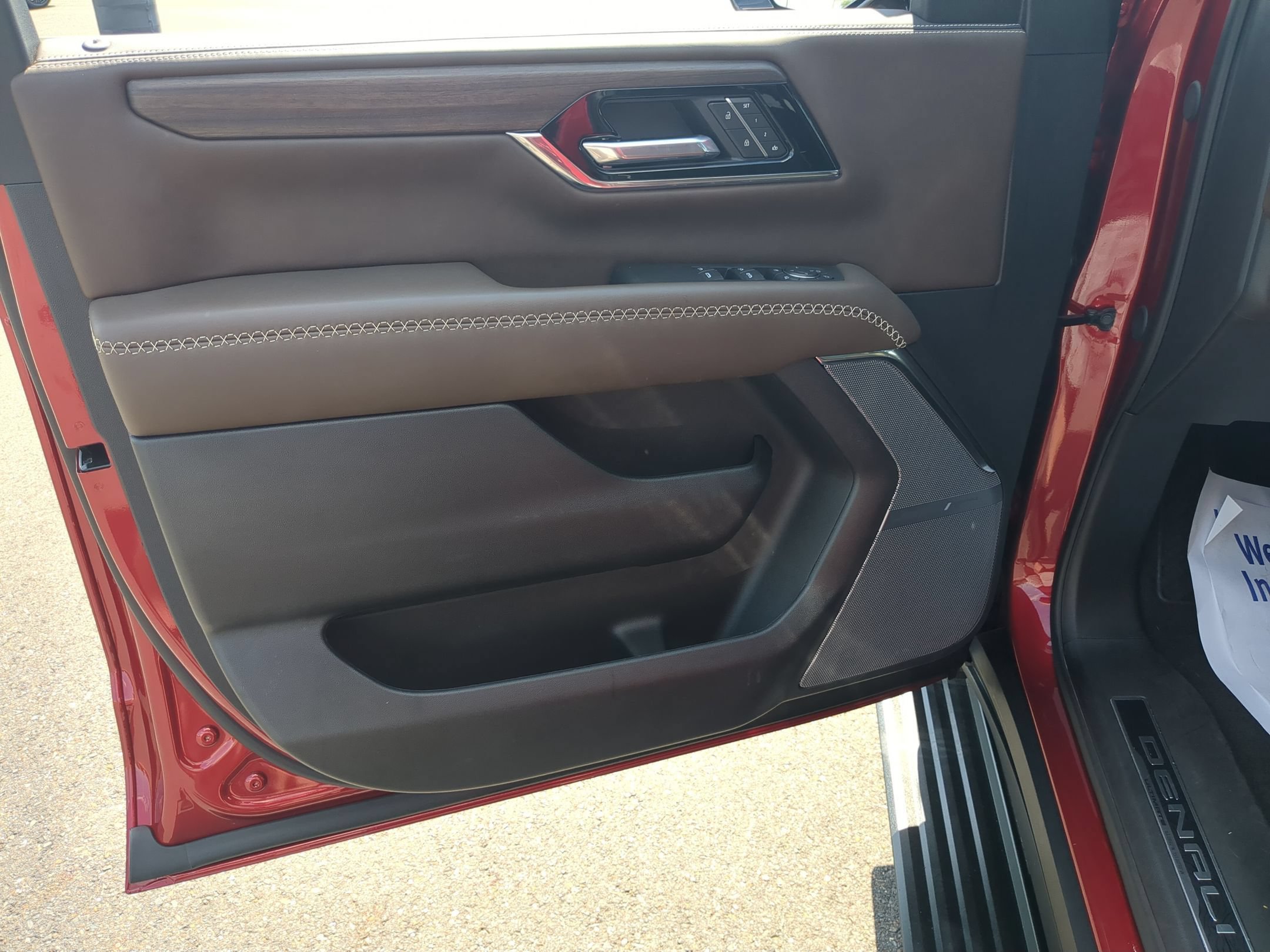 Certified 2025 GMC Yukon XL Denali Ultimate AWD/4WD image 21
